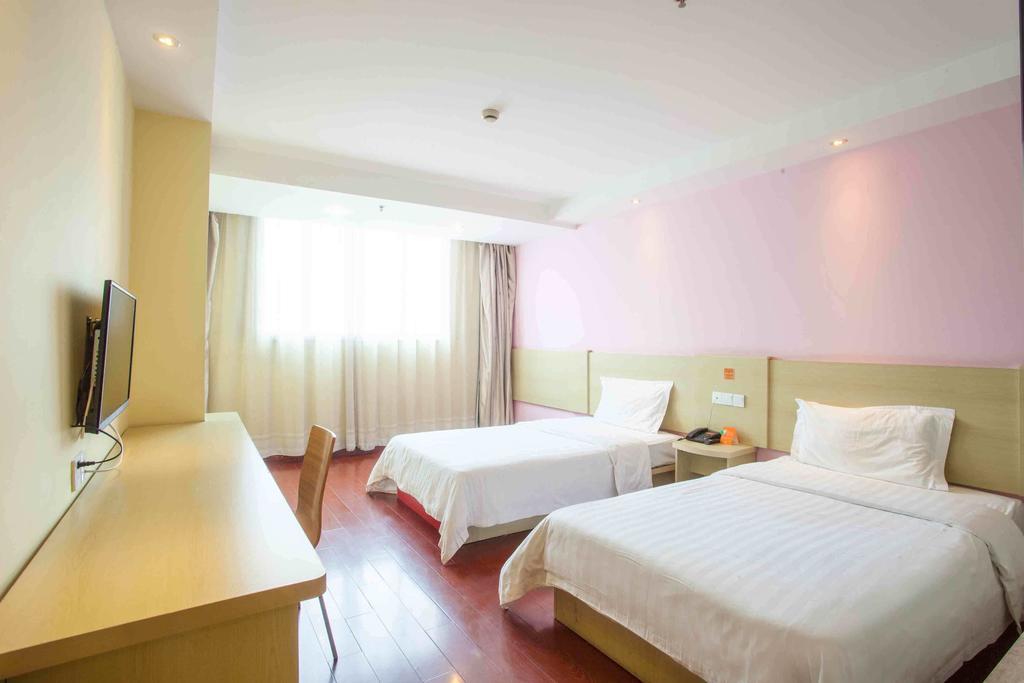 7Days Inn Wuzhou South Railway Station Cangwu Zimmer foto