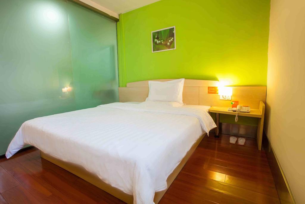7Days Inn Wuzhou South Railway Station Cangwu Zimmer foto