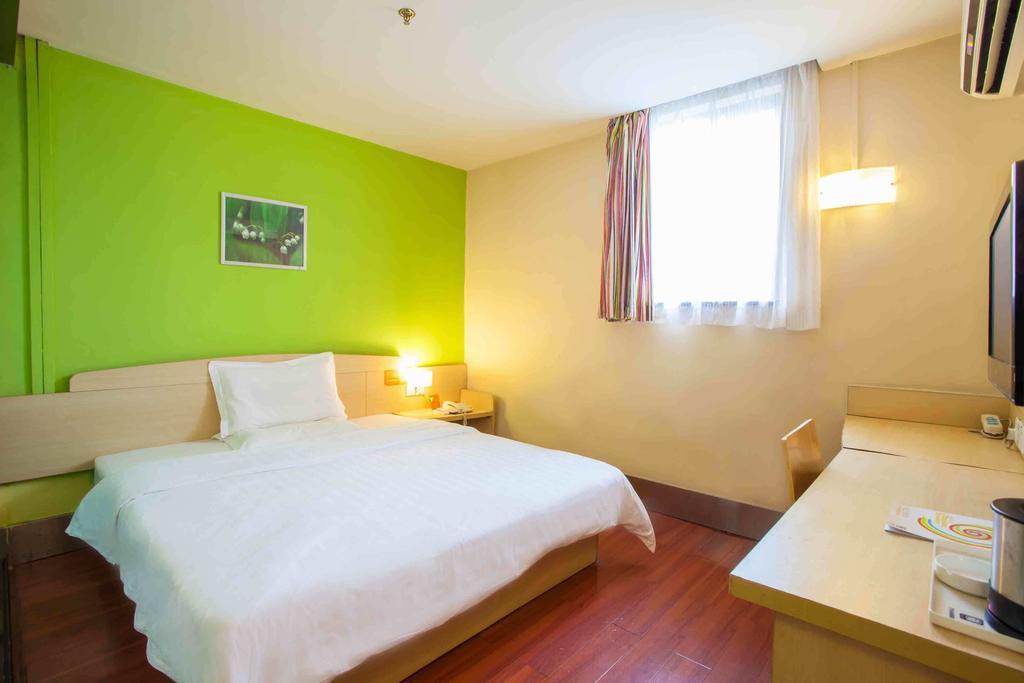7Days Inn Wuzhou South Railway Station Cangwu Zimmer foto